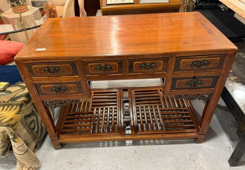 Bureau asiatique en bois sculpté