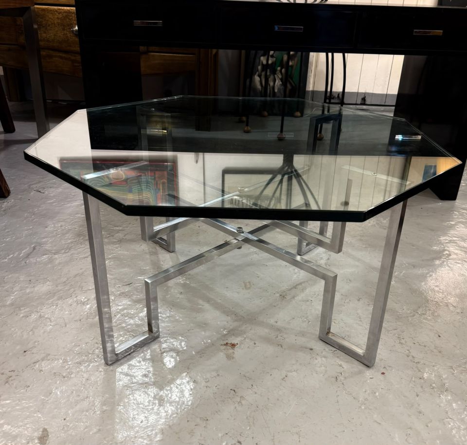 Table basse octogonale en verre et métal chromé