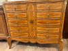Commode marquetée en loupe de bois
