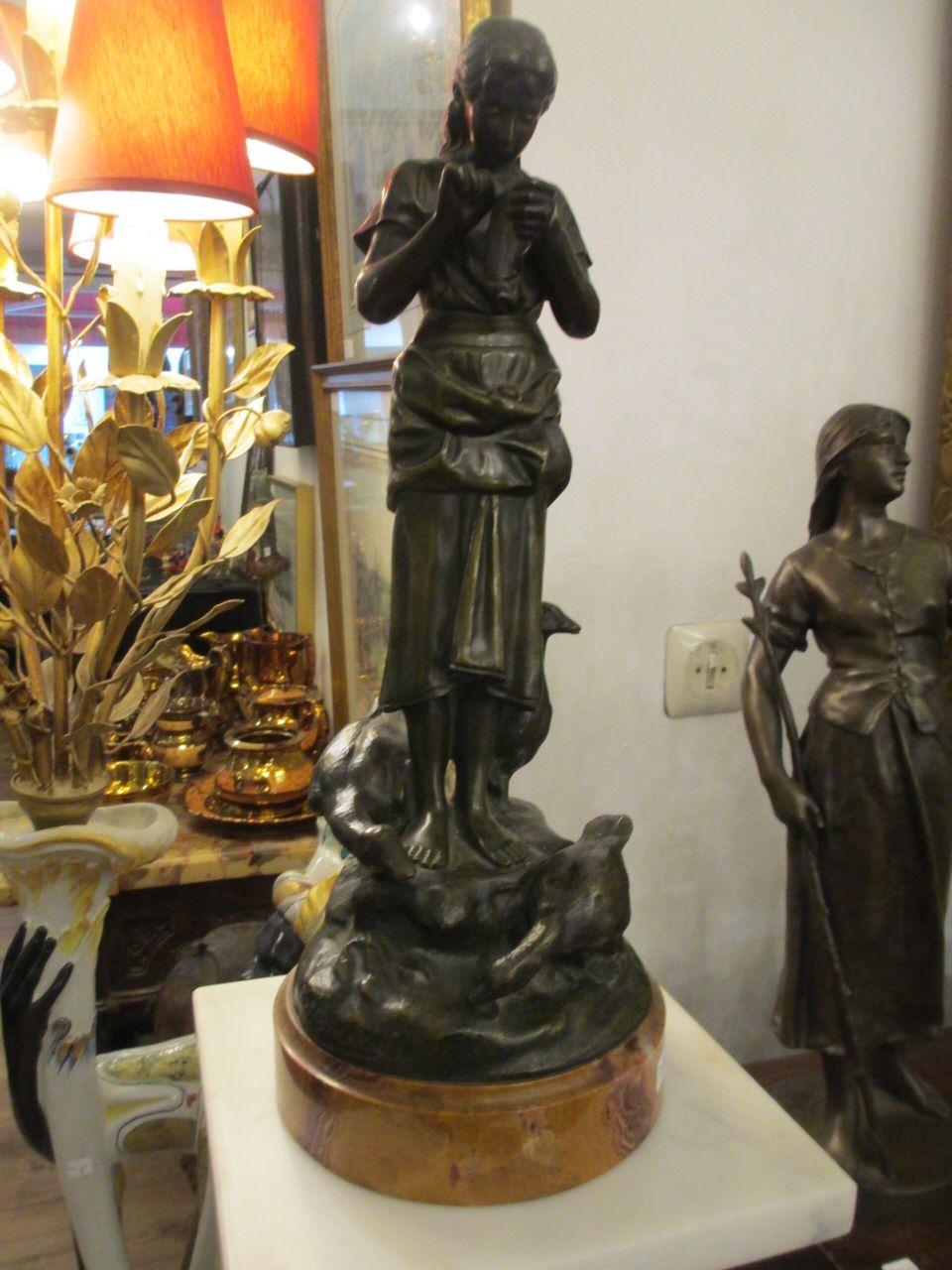 Bronze le jeune femme aux oies