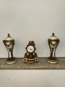 Vieille pendule avec paire de cassolettes bougeoirs réversible style Louis XVI