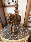 Cavalier birman en bois sculpté et polychromé