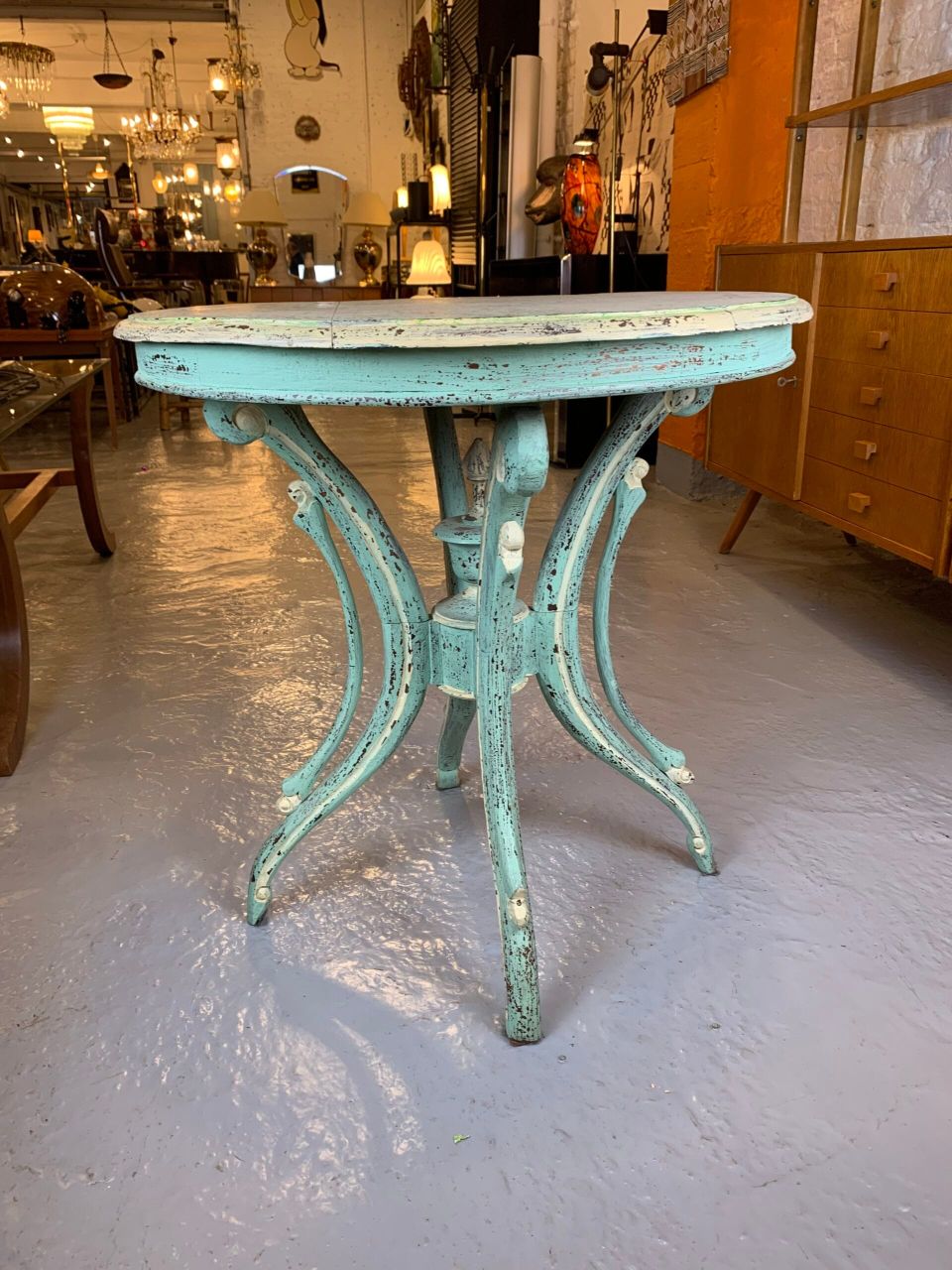 Table en bois patiné