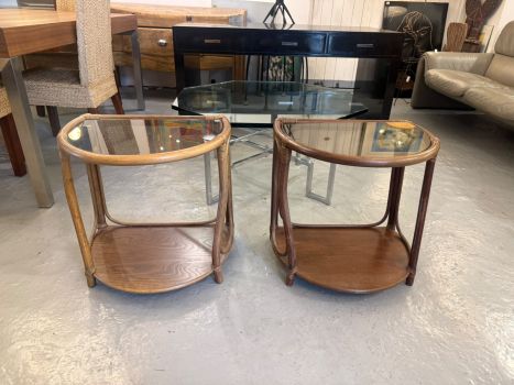 Paire de table d’appoint en rotin