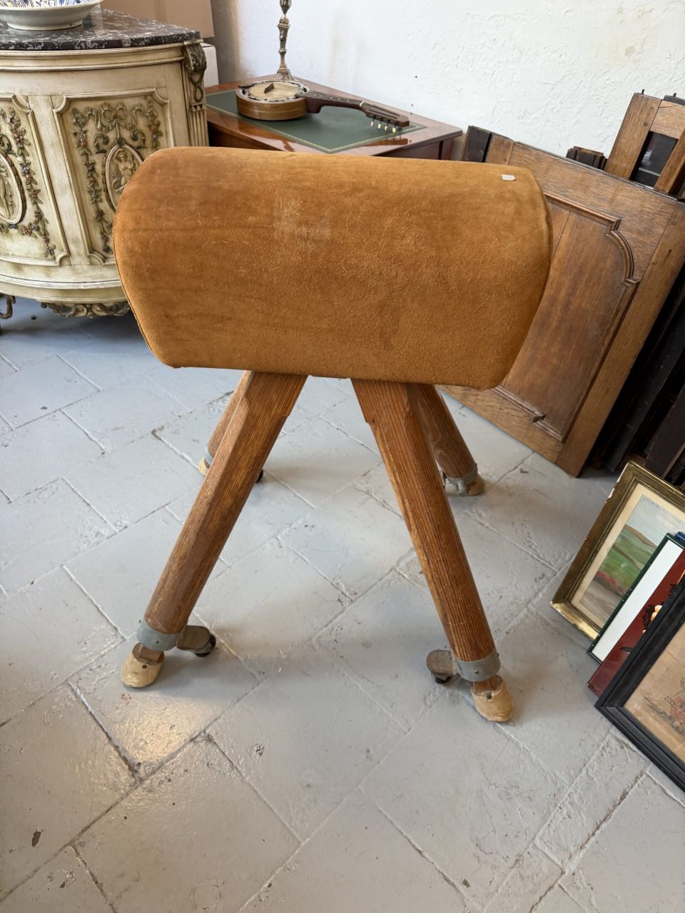 Authentique bock, ou cheval de saut.