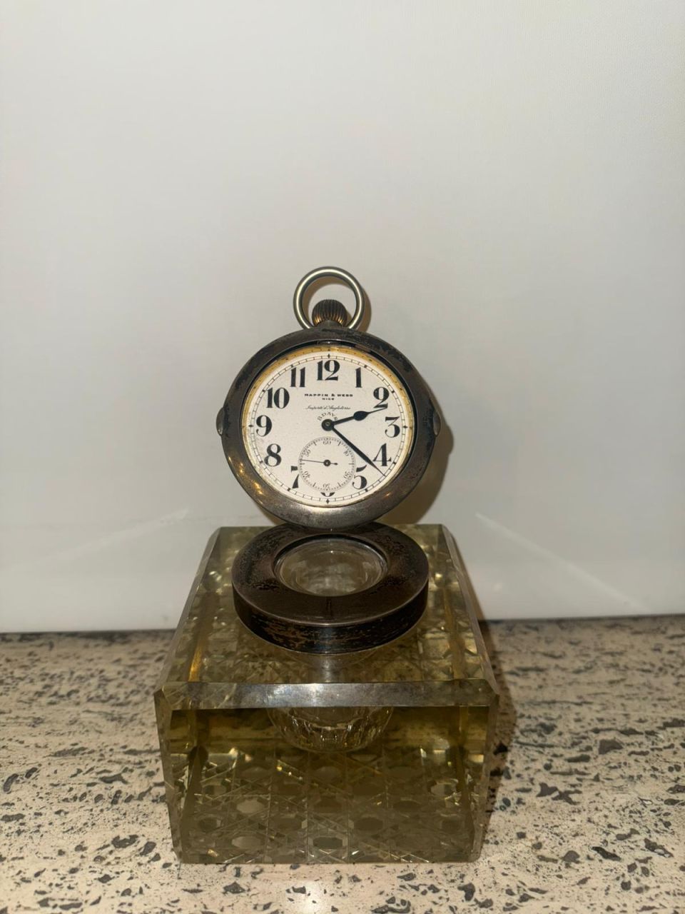 Encrier pendule en cristal avec montre à gousset MAPPIN & WEBB