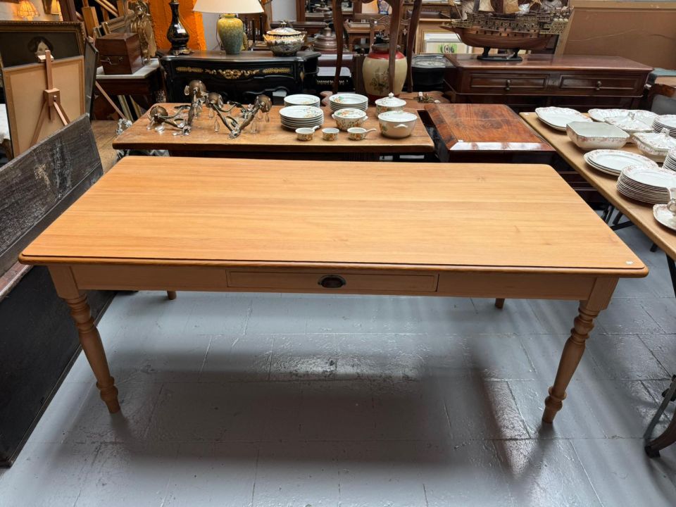 Table en pin avec tiroir