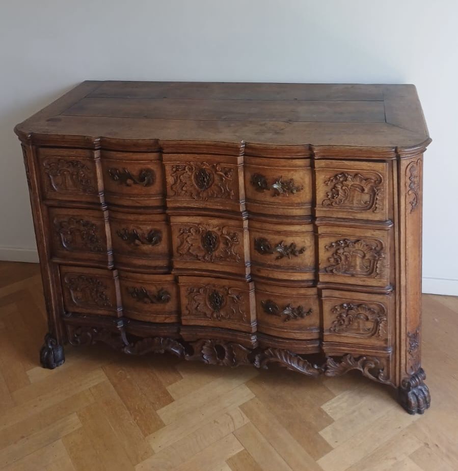 Grande commode sculptée de style hollandais XIXieme