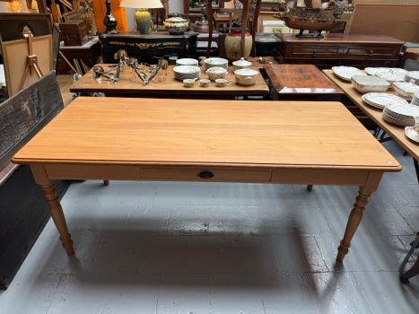 Table en pin avec tiroir