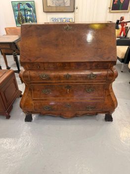 Secrétaire en noyer de style hollandais