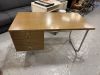 Bureau moderniste à caisson – métal chromé et décor chêne