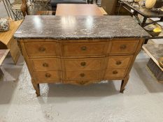 Commode galbée en marqueterie