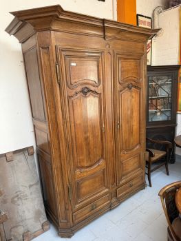 Grande armoire en chêne XVIIIieme