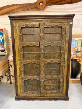 Armoire indienne en bois sculpté