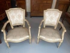 Paire de fauteuils blanc à motifs fleuris