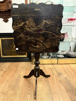 Table pliable à motif asiatique