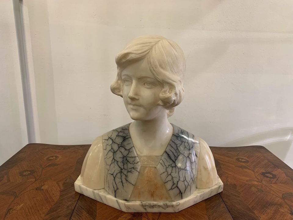 Sculpture D’une Jeune Fille En Albâtre De Gustave Van Vaerenbergh
