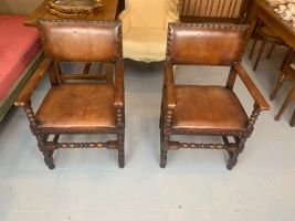 Paire de fauteuils en cuir