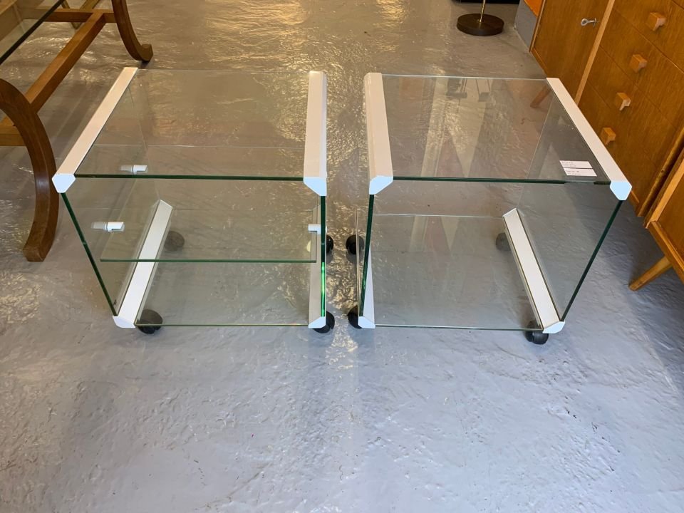 Paire de meubles à roulettes