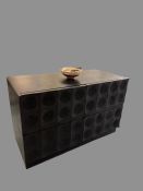 Dresse Brutaliste conçu par J. Batenburg