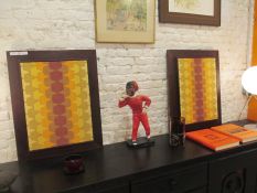 Paire de hauts parleurs muraux.