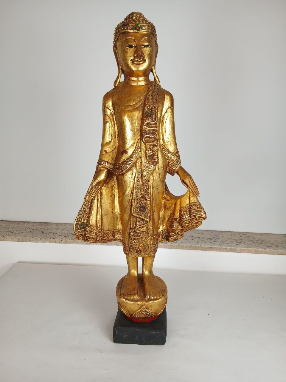 Bouddha en bois doré