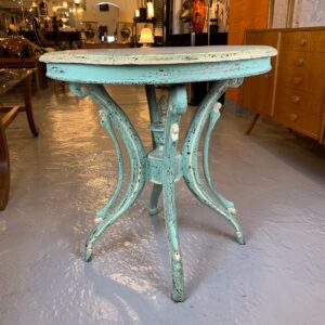 Table en bois patiné