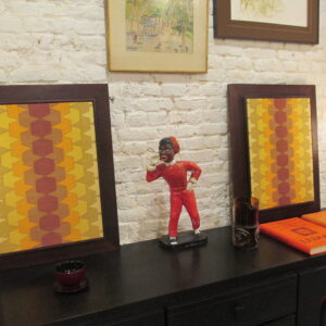 Paire de hauts parleurs muraux.