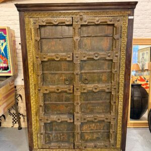 Armoire indienne en bois sculpté