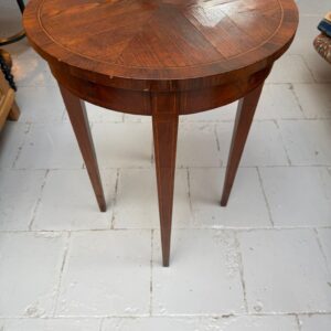 Table ronde marquetée – style Louis XVI