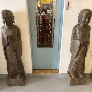Paire de statues de moines bouddhistes