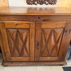 Buffet en noyer XVIIIe siècle