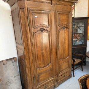 Grande armoire en chêne XVIIIieme