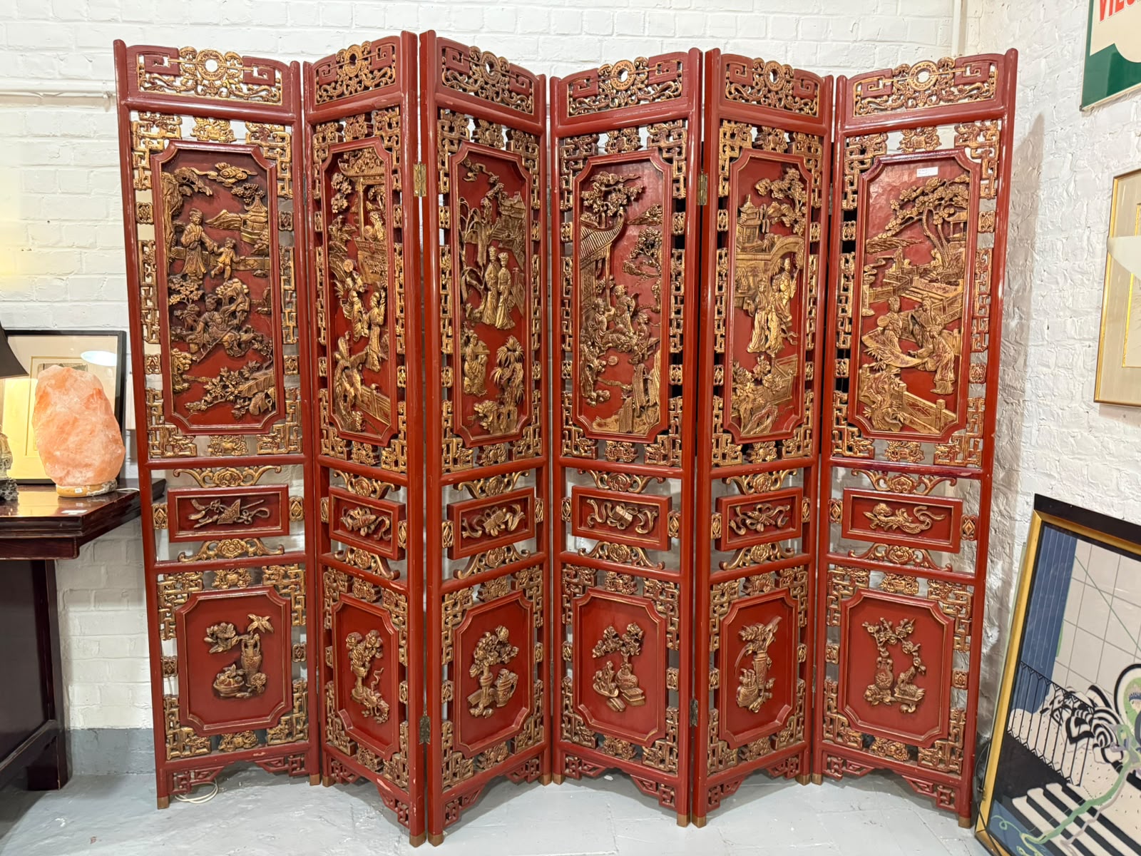 Paravent chinois à 8 panneaux en bois sculpté et laqué rouge