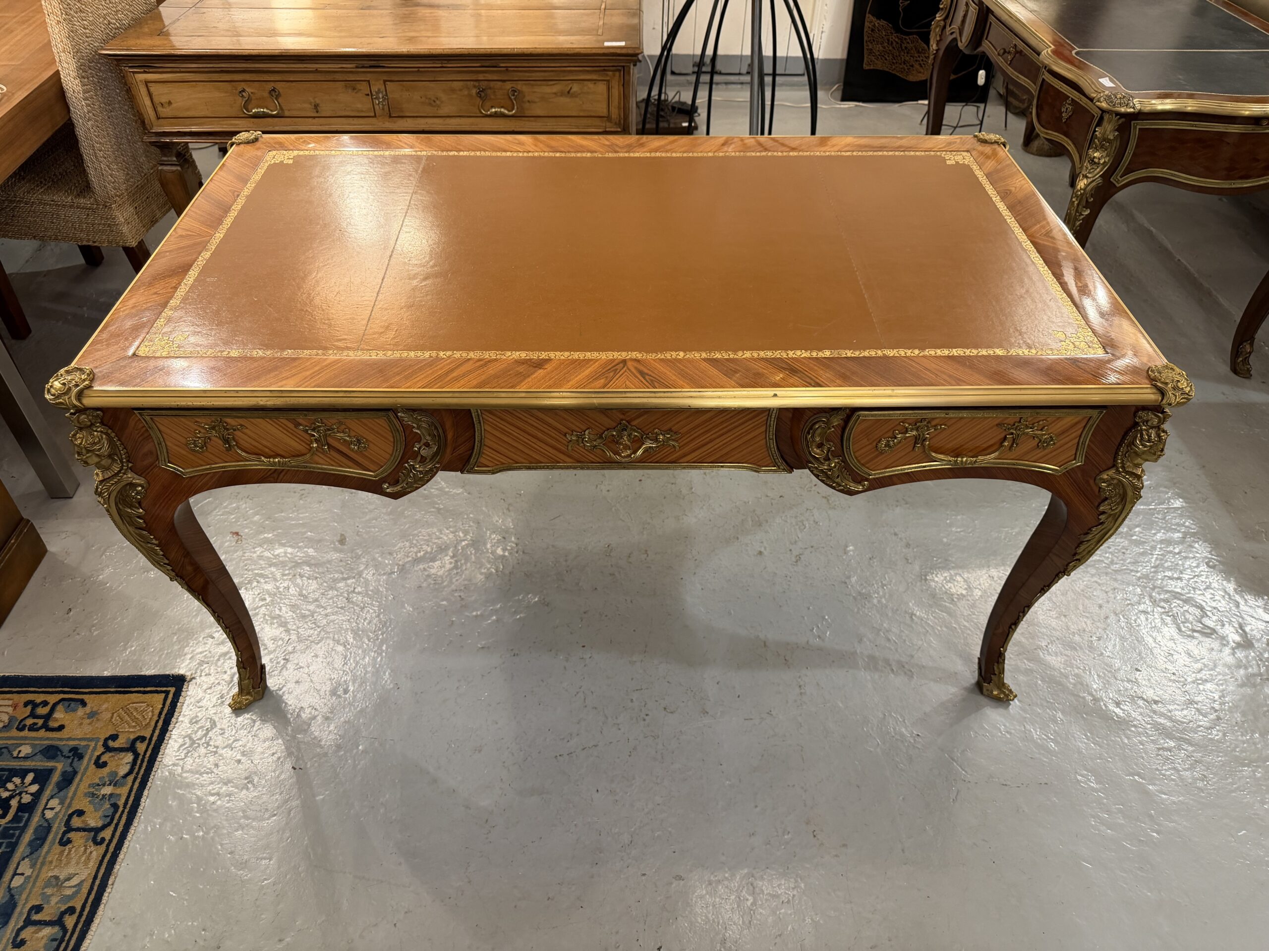 Bureau de style Louis XV