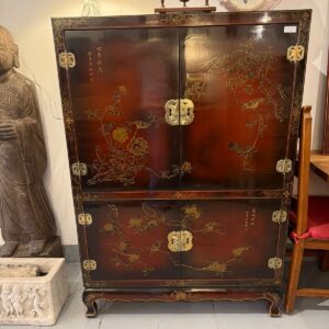 Meuble asiatique laqué rouge