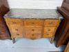 Commode galbée de style Louis XV en marqueterie