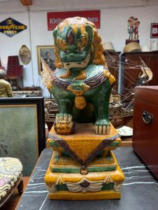 Lion gardien chinois en céramique émaillée