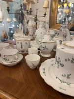 service de vaisselle en porcelaine – motif florale barbeaux