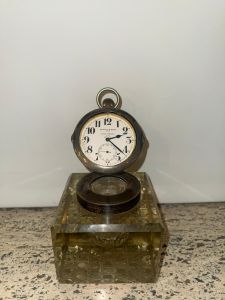 Encrier pendule en cristal avec montre à gousset MAPPIN & WEBB