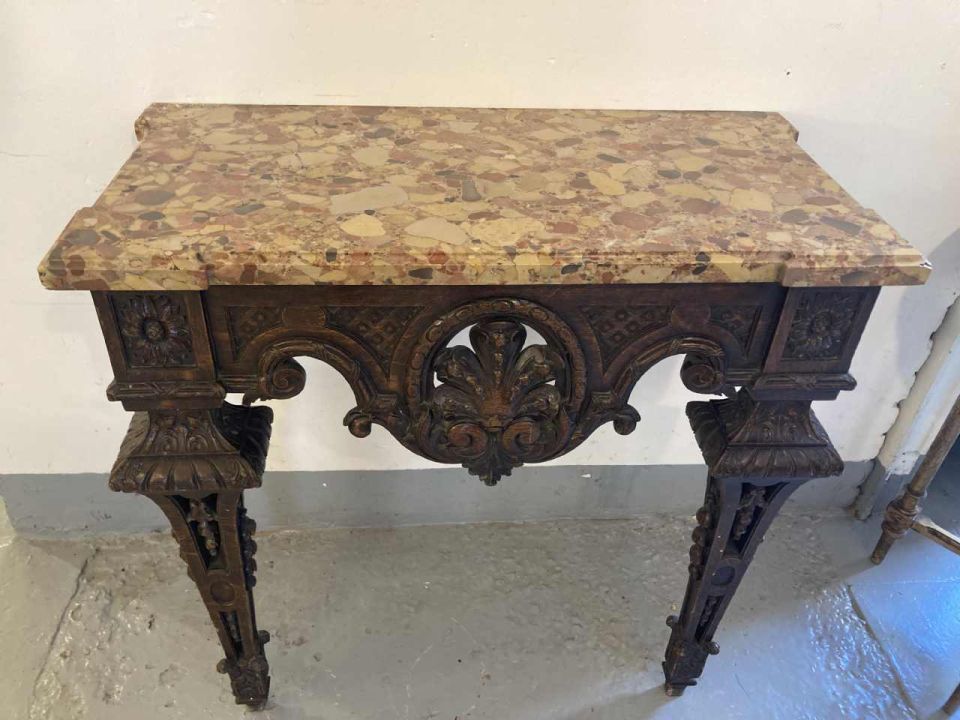 Console murale en chêne sculpté, dessus en marbre, XIXe siècle