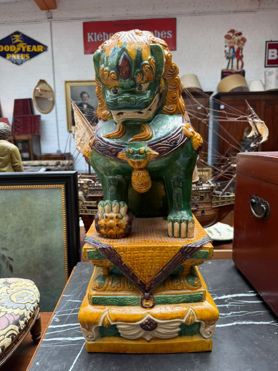 Lion gardien chinois en céramique émaillée