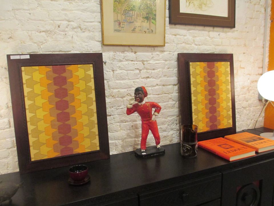 Paire de hauts parleurs muraux.