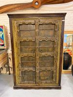 Armoire indienne en bois sculpté