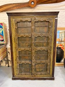 Armoire indienne en bois sculpté