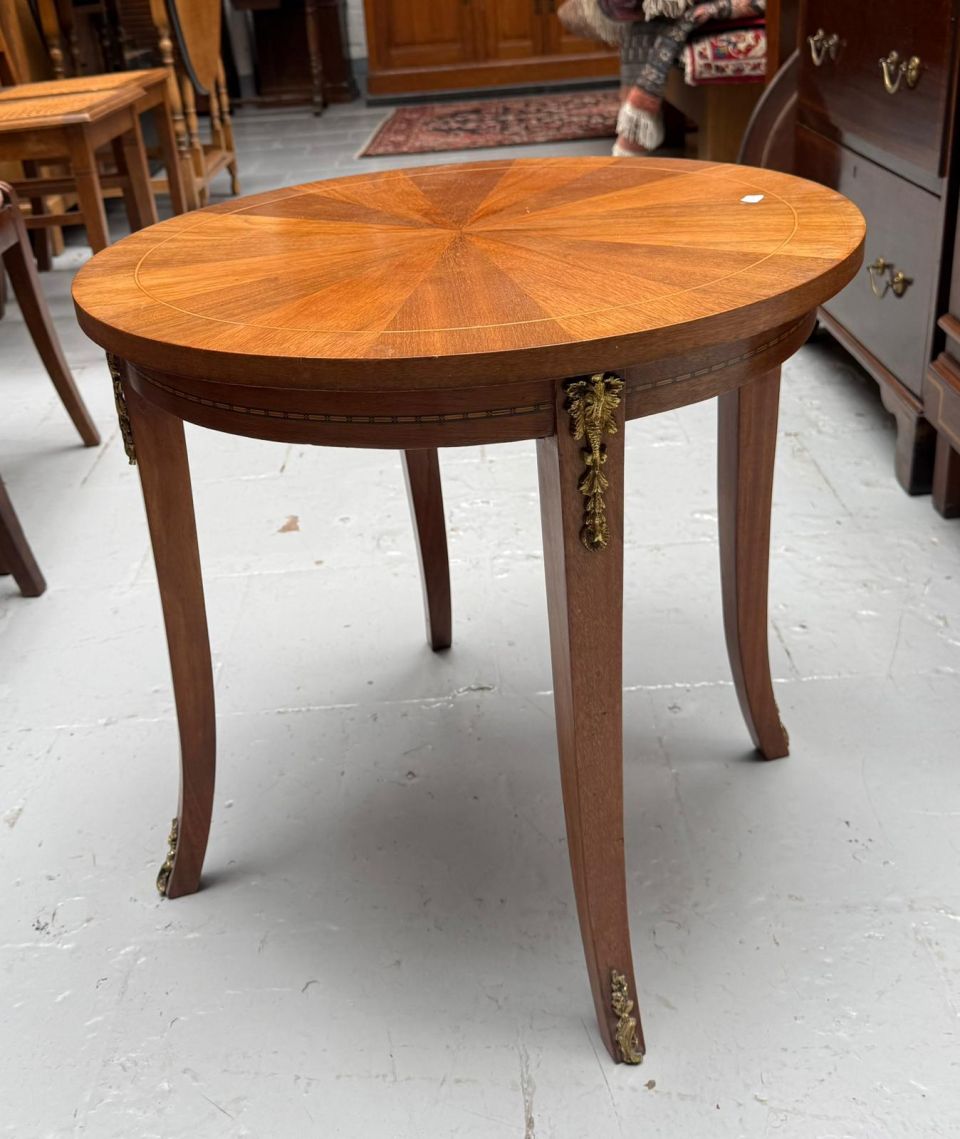 Table d&rsquo;appoint marquetée