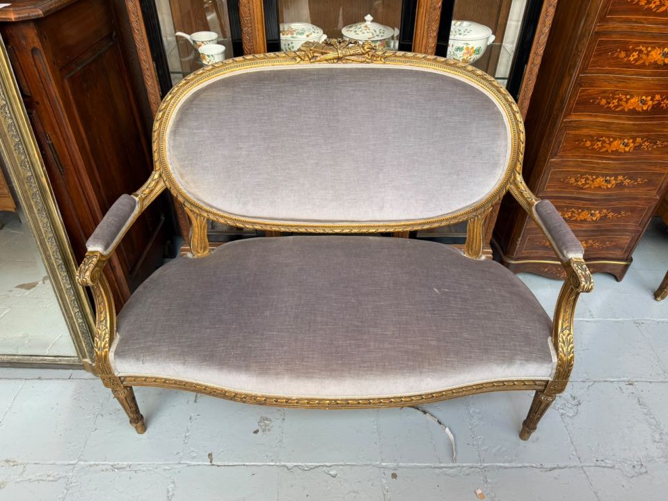 Banquette corbeille de style Louis XVI