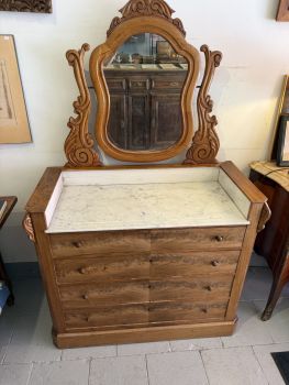 Commode à miroir en noyer et marbre – XIXe siècle